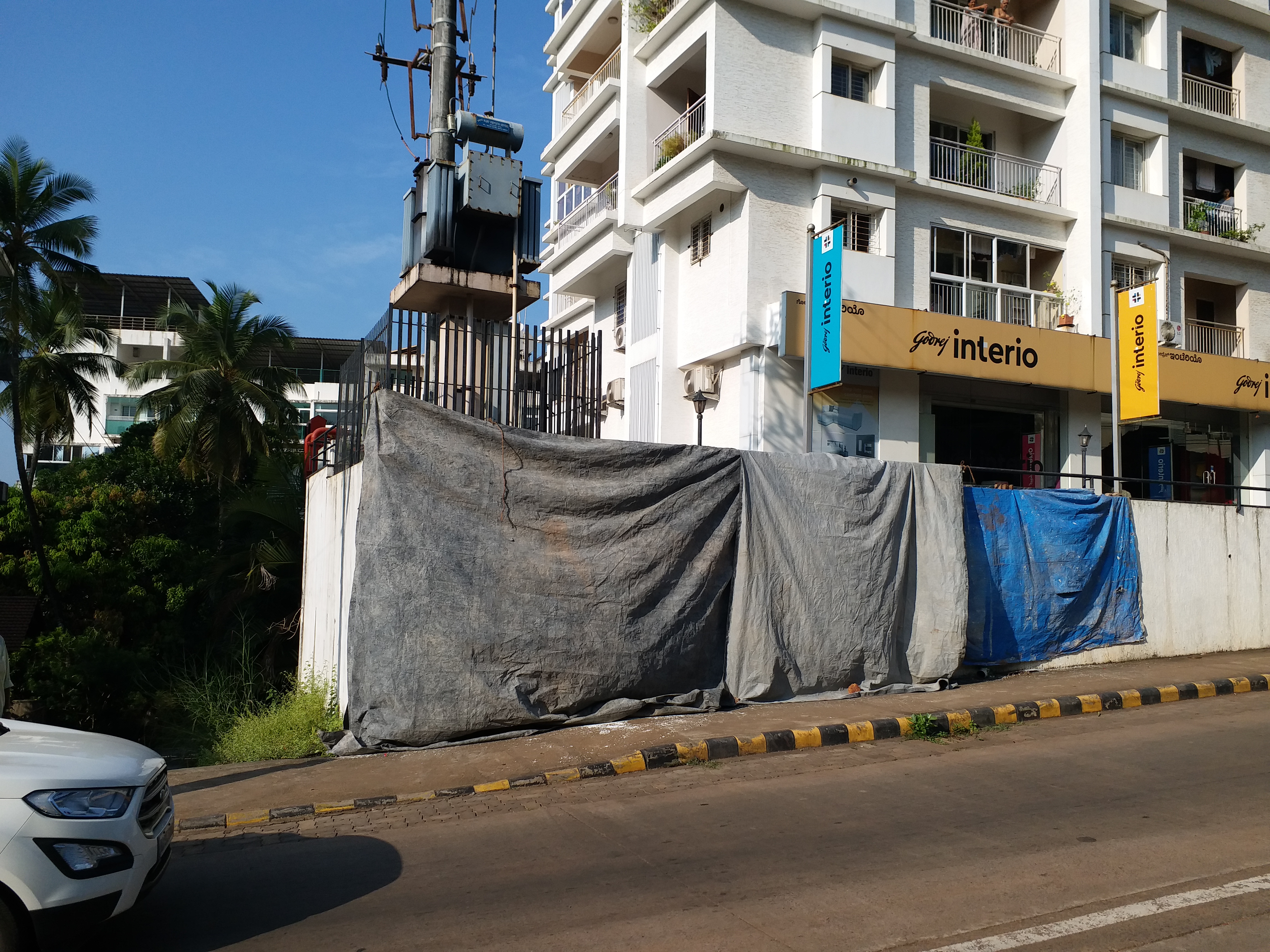 Miscreants graffiti on the wall in support of terrorist groups in Mangalore