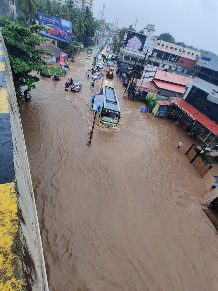 Heavy rain in Mangaluru, Subrahmanya train service cancelled from Mangaluru, Rain water stock in road at Mangaluru, Mangaluru rain news, ಮಂಗಳೂರಿನಲ್ಲಿ ಭಾರೀ ಮಳೆ, ಮಂಗಳೂರಿನಿಂದ ಸುಬ್ರಹ್ಮಣ್ಯ ರೈಲು ಸಂಚಾರ ರದ್ದು, ಮಂಗಳೂರಿನ ರಸ್ತೆಯಲ್ಲಿ ನಿಂತ ಮಳೆ ನೀರು, ಮಂಗಳೂರು ಮಳೆ ಸುದ್ದಿ,