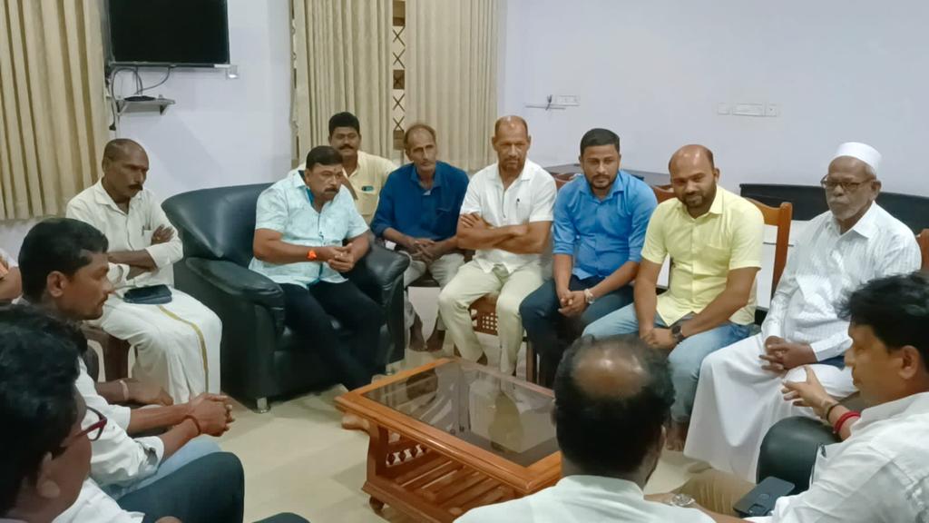 Vishwa Hindu Parishad and MLAs meeting with mosque ruling committee