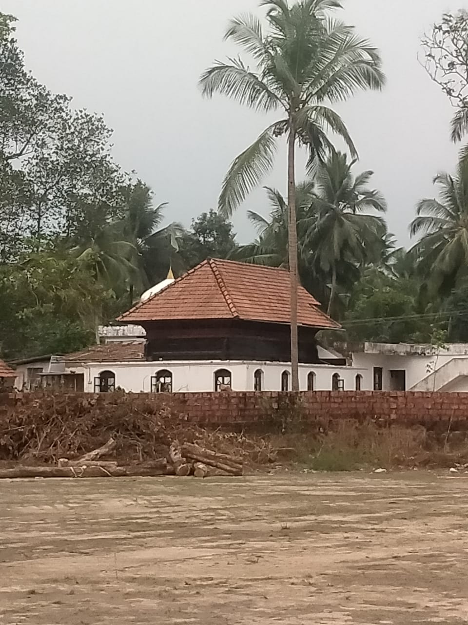 Temple like structure found during renovation of a dargah in Mangaluru  Asayyid Abdullahil Madani Dargah Mangaluru  അസ്സയ്യിദ് അബ്‌ദുല്ലാഹിൽ മദനി ദർഗ മംഗലാപുരം  ദർഗയുടെ നവീകരണത്തിനിടെ ക്ഷേത്രസമാന നിർമിതി