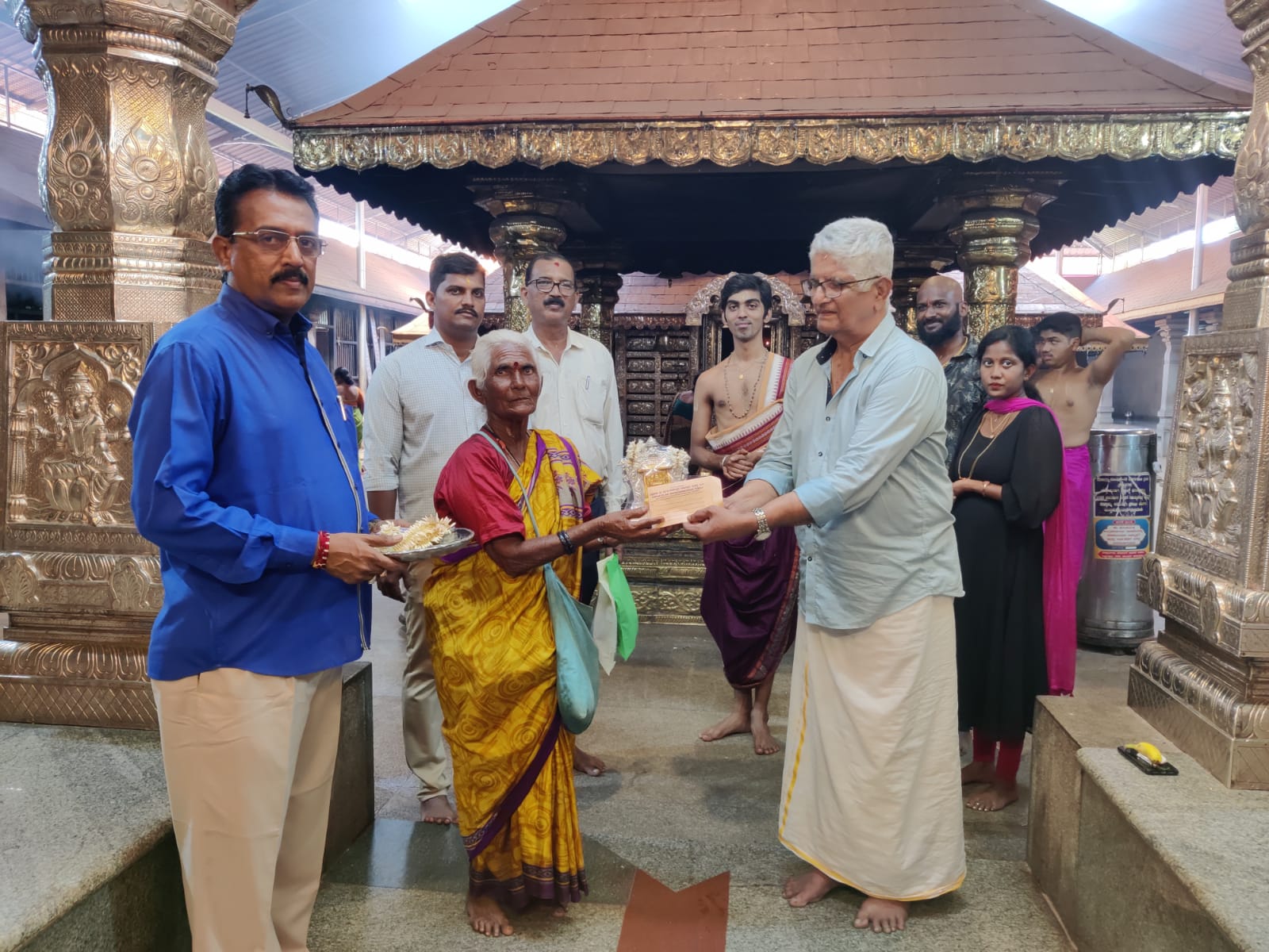 beggar-ashwatthama-donates-money-to-bappanadu-temple