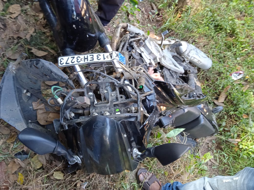 van bike accident one person dead news mangalore