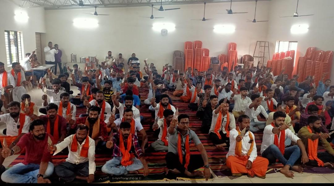 vishwa hindu parishad distributed trishul issue