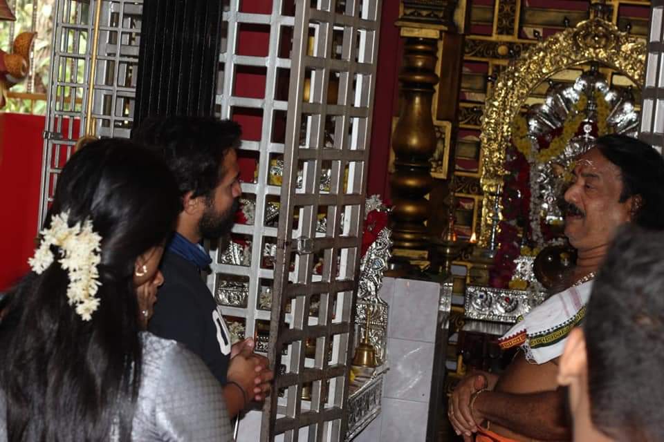 Actor Vijaya Raghavendra visits Kateel Temple