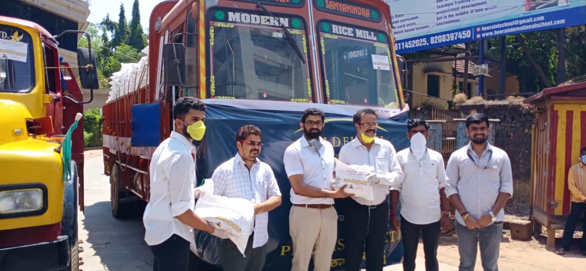 MRG Group Managing Director  distributed the cost food kit