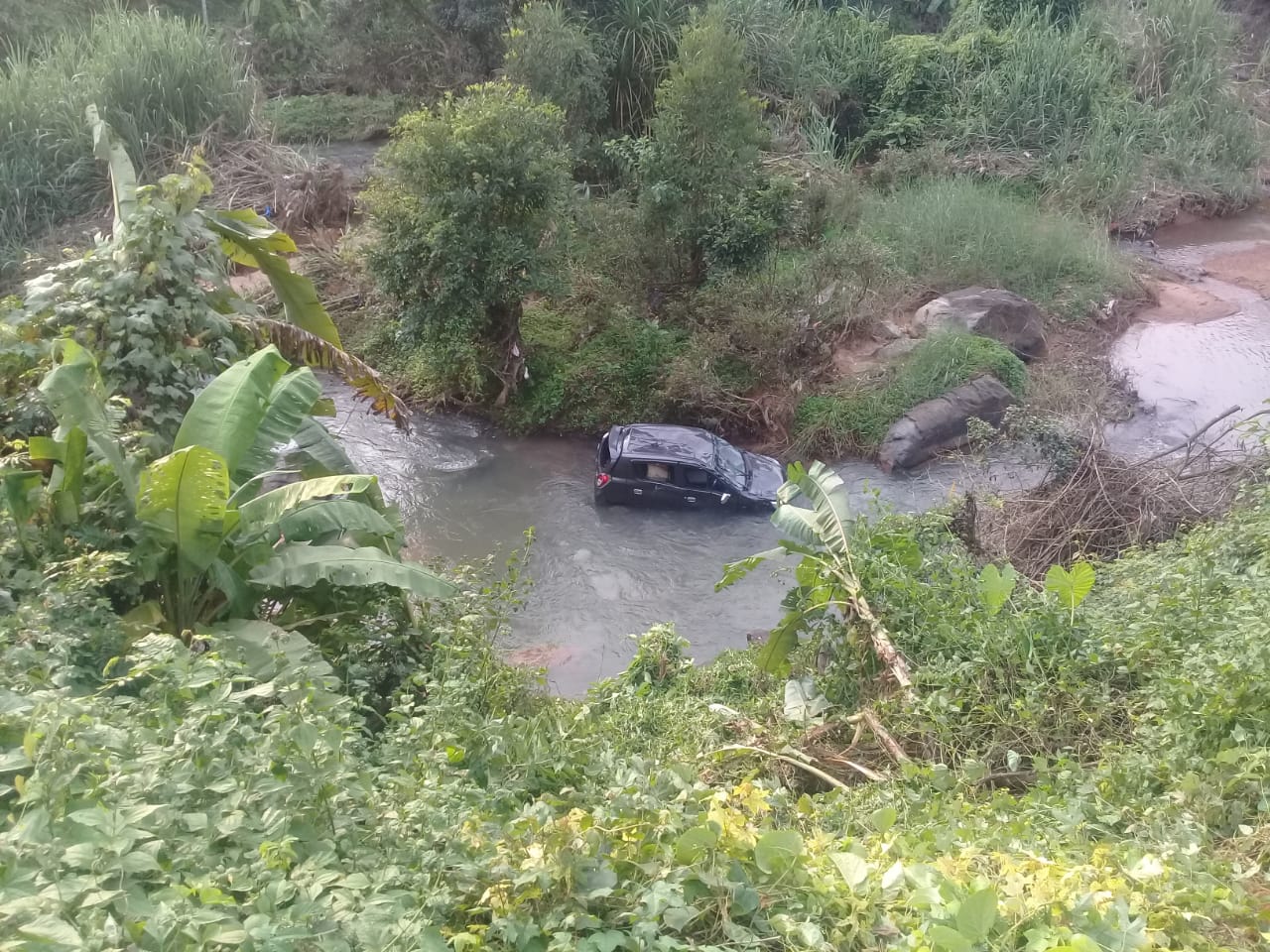 Car fell to 70 feet deep in bantawal