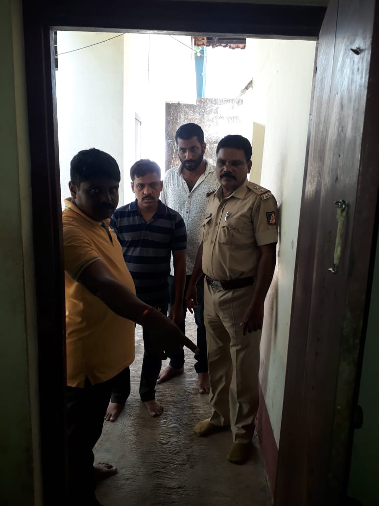 Four home robbery, Four home robbery in Bantwal, Bantwal crime news, ನಾಲ್ಕು ಮನೆಗಳ ದರೋಡೆ, ಬಂಟ್ವಾಳದಲ್ಲಿ ನಾಲ್ಕು ಮನೆಗಳ ದರೋಡೆ, ಬಂಟ್ವಾಳ ಅಪರಾಧ ಸುದ್ದಿ,