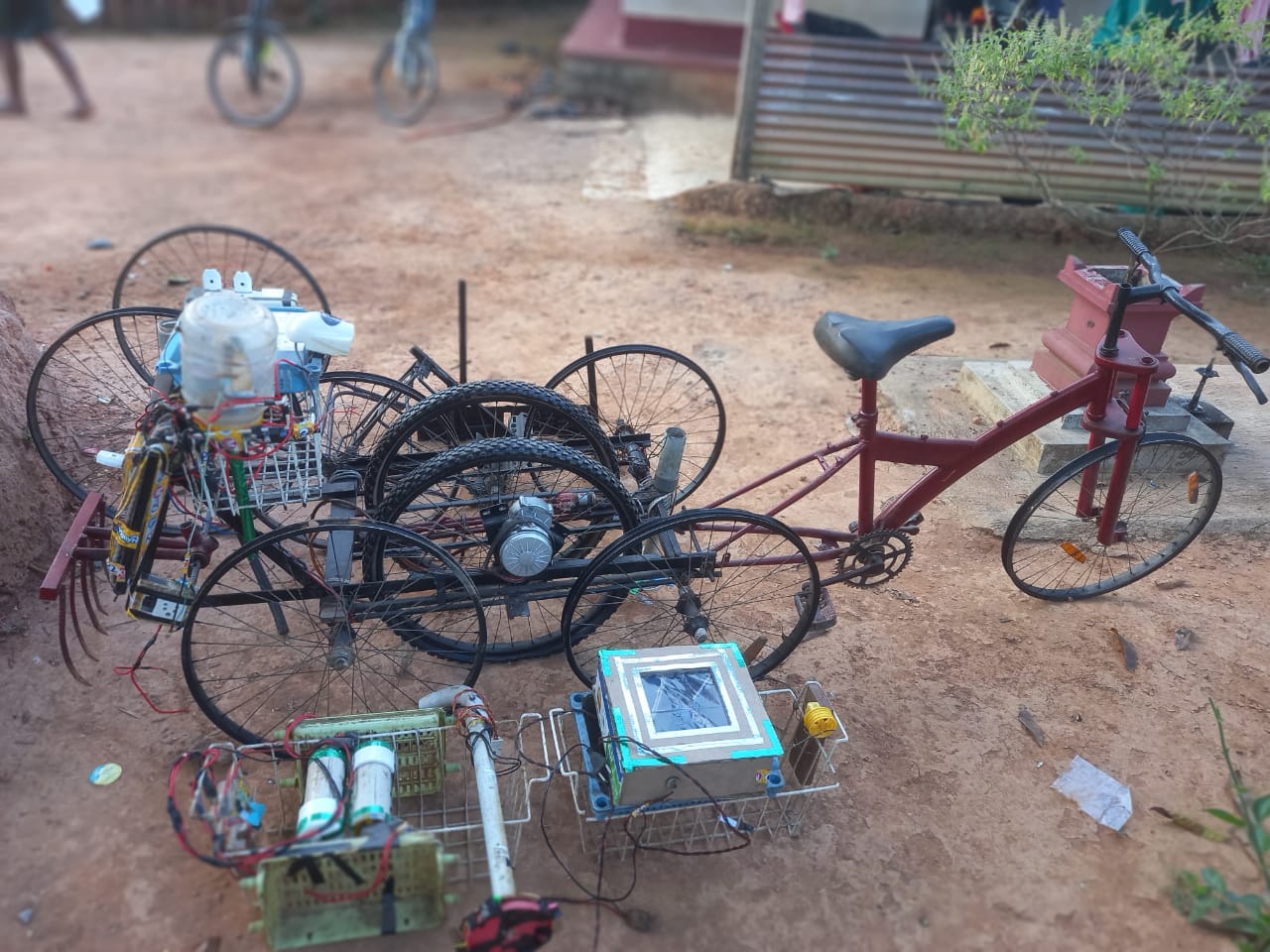 student agricultural machine  South India level science material exhibition  agricultural machine selected  ದಕ್ಷಿಣ ಭಾರತ ಮಟ್ಟದ ವಿಜ್ಞಾನ ವಸ್ತು ಪ್ರದರ್ಶನ  ಯಶವಂತನ ಕೃಷಿ ಯಂತ್ರ  ವಿದ್ಯಾರ್ಥಿಯೊಬ್ಬ ಅನ್ವೇಷಿಸಿದ ಕೃಷಿ ಯಂತ್ರ  ತೀರಾ ಗ್ರಾಮೀಣ ಭಾಗವಾದ ಕಡೇಶಿವಾಲಯ  ಸರಕಾರಿ ಪ್ರೌಢಶಾಲೆಯಲ್ಲಿ ಕಲಿಯುತ್ತಿರುವ ಯಶವಂತ  ವಿದ್ಯಾರ್ಥಿ ತಯಾರಿಸಿದ ಒಂದು ಕೃಷಿ ಯಂತ್ರ  ವಿಜ್ಞಾನ ವಸ್ತು ಪ್ರದರ್ಶನಕ್ಕೆ ಆಯ್ಕೆ  ಸರಕಾರಿ ಶಾಲೆಯ ವಿದ್ಯಾರ್ಥಿಯ ಈ ಸಾಧನೆ ಪ್ರಶಂಸೆಗೆ ಪಾತ್ರ