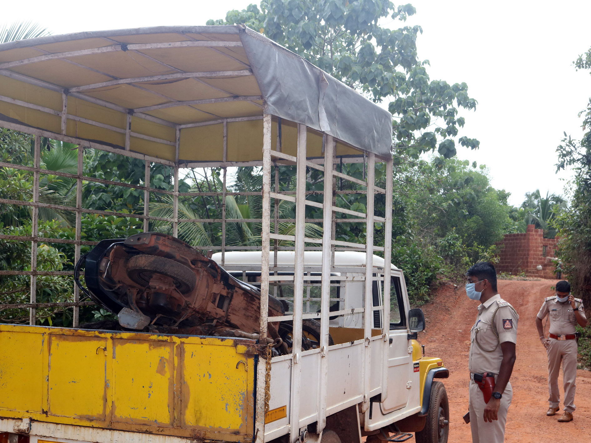 police raid on illegal slaughterhouse