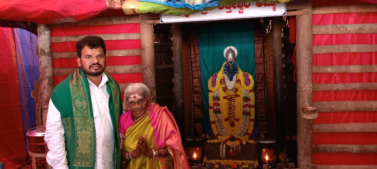 salumarada-thimmakka-visit-to-koragajja-temple