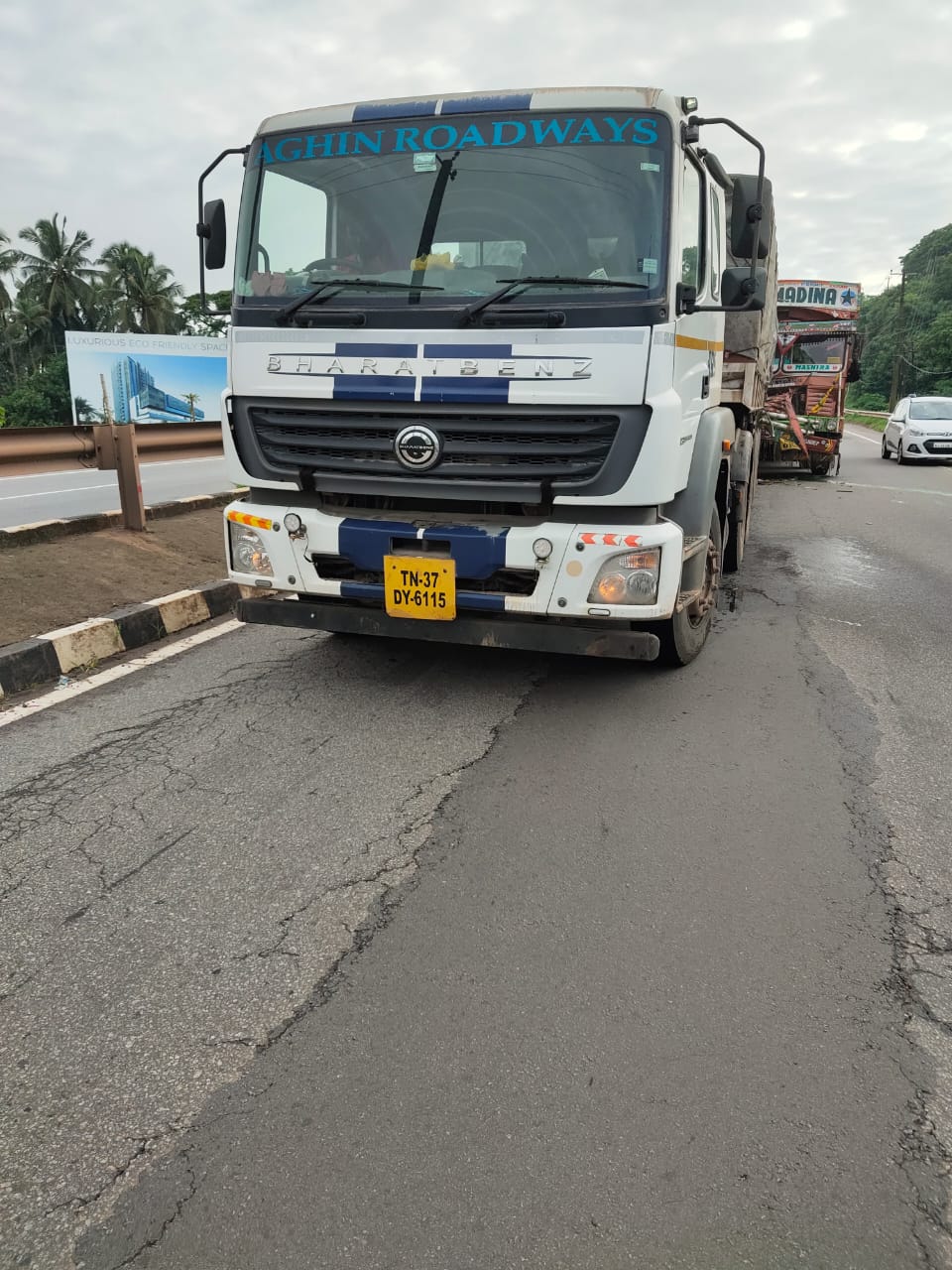 Accident between two lorries