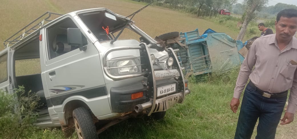 woman-dead-in-car-auto-accident-in-narasipura