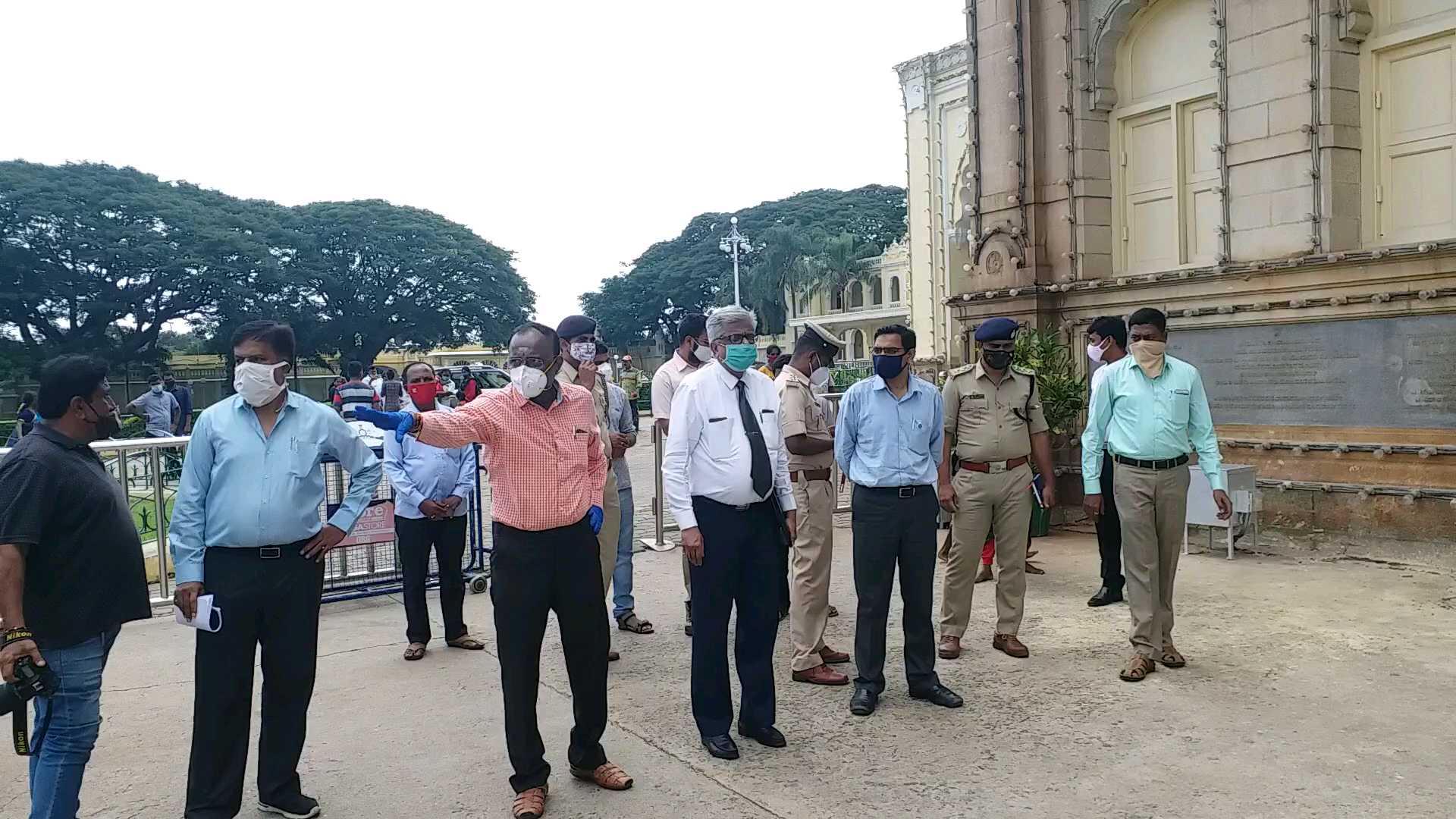 expert-team-visits-mysore-palace