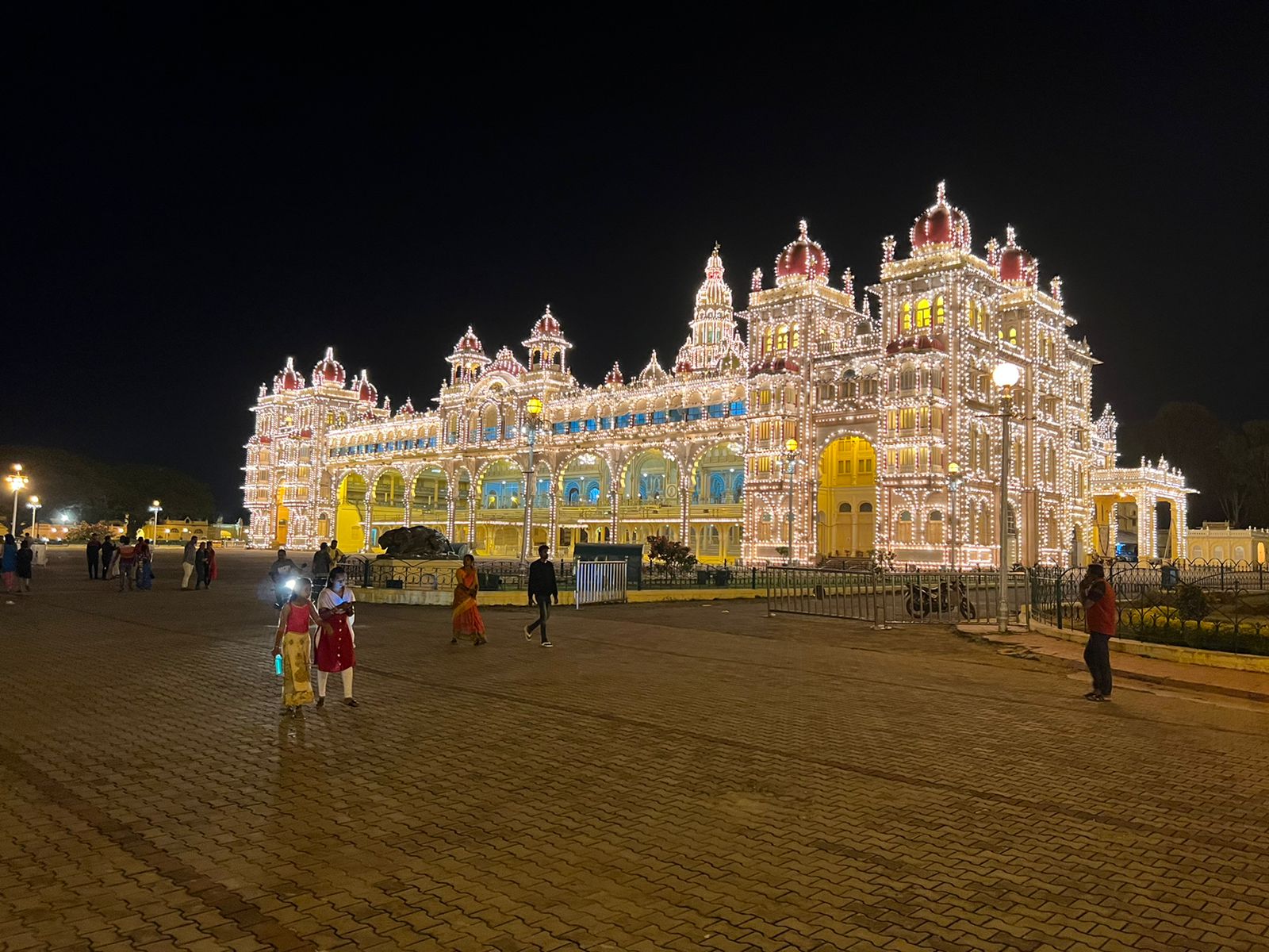 more-than-five-crore-spent-mysore-dasara-lightings