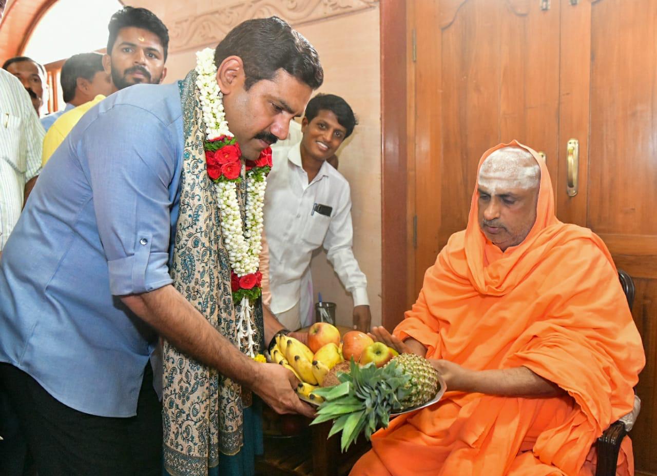 BY Ragavendra visited suthuru sri kshethra