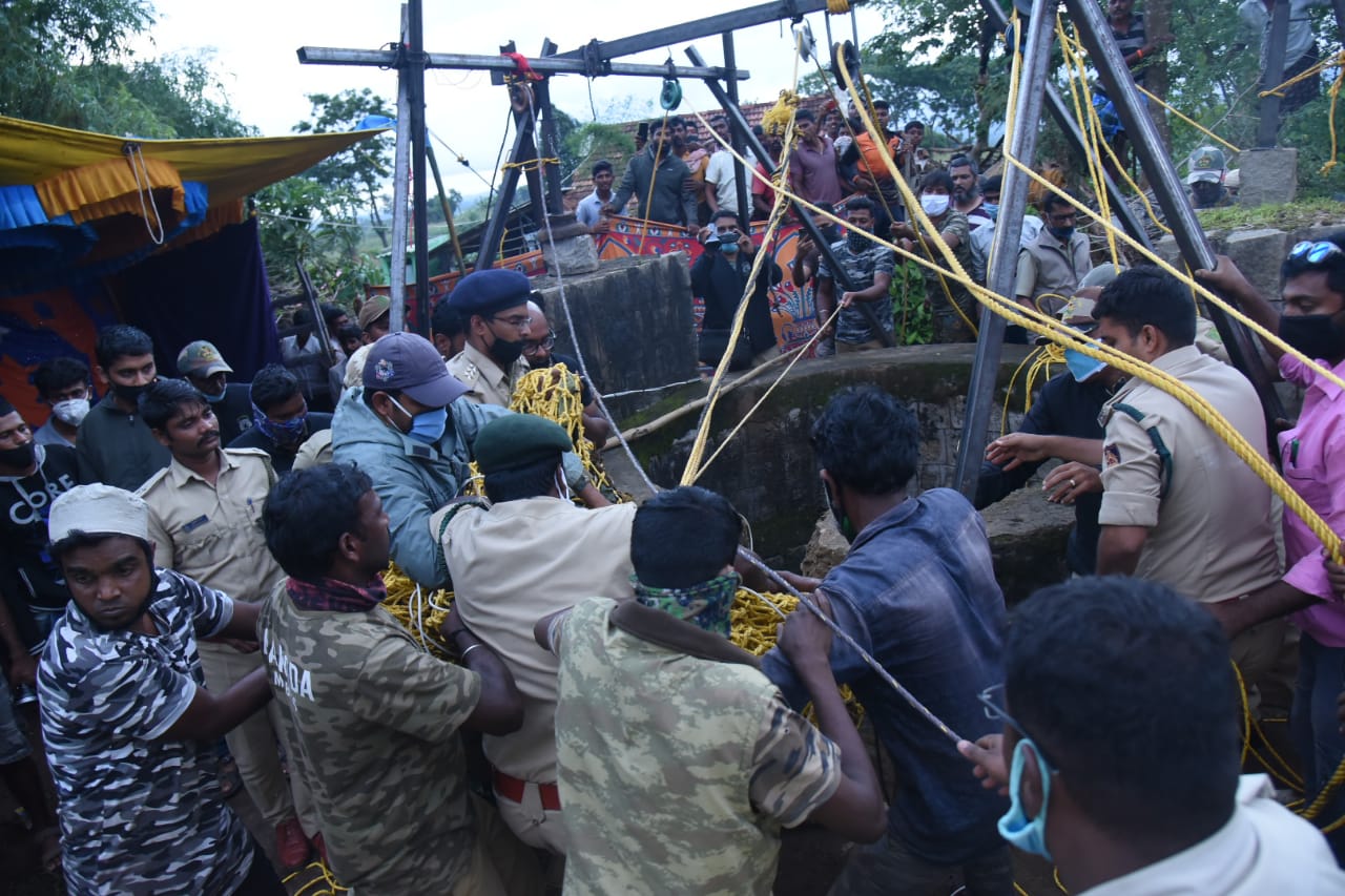 a-leopard-fell-in-ruin-well-officials-captured-it-by-the-help-of-the-cctv in mysore karnata