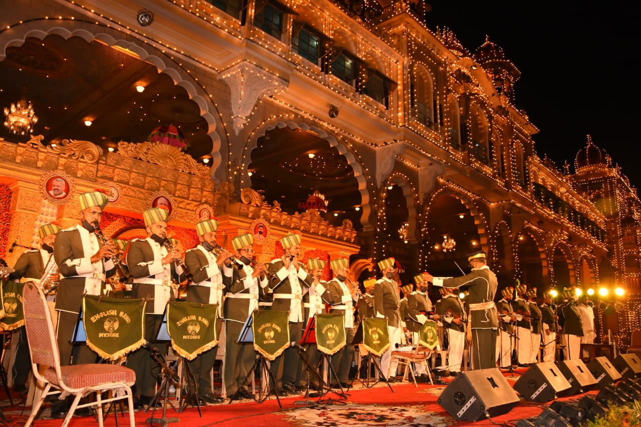 Police Band Mesmerises Public At Palace