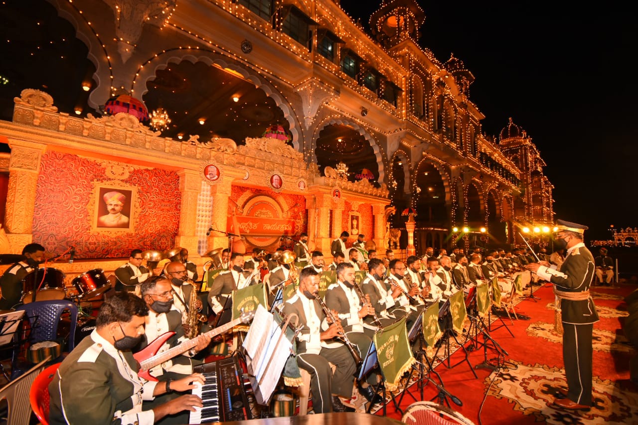 Police Band Mesmerises Public At Palace