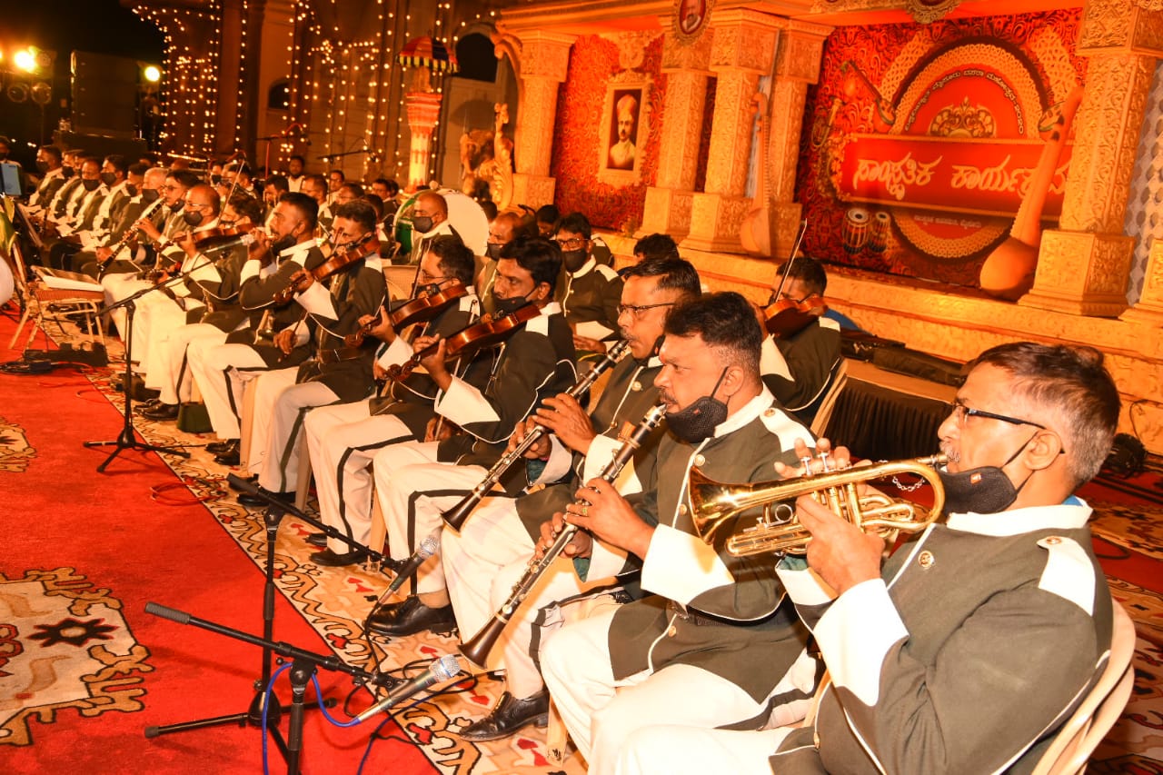 Police Band Mesmerises Public At Palace