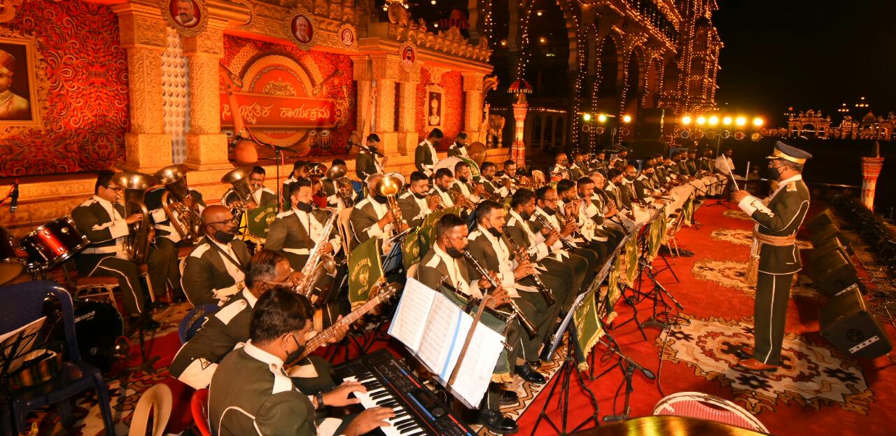 Police Band Mesmerises Public At Palace