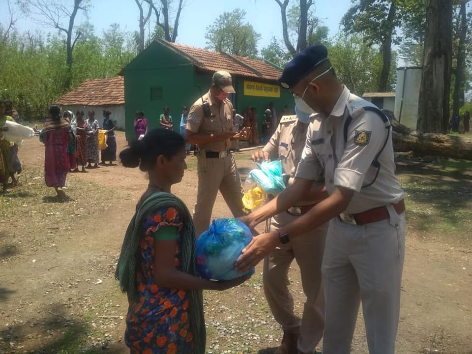 police staff distribution vegetables