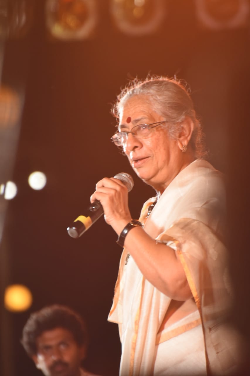 b jayashree  sung song in mysore dasara cultural programme