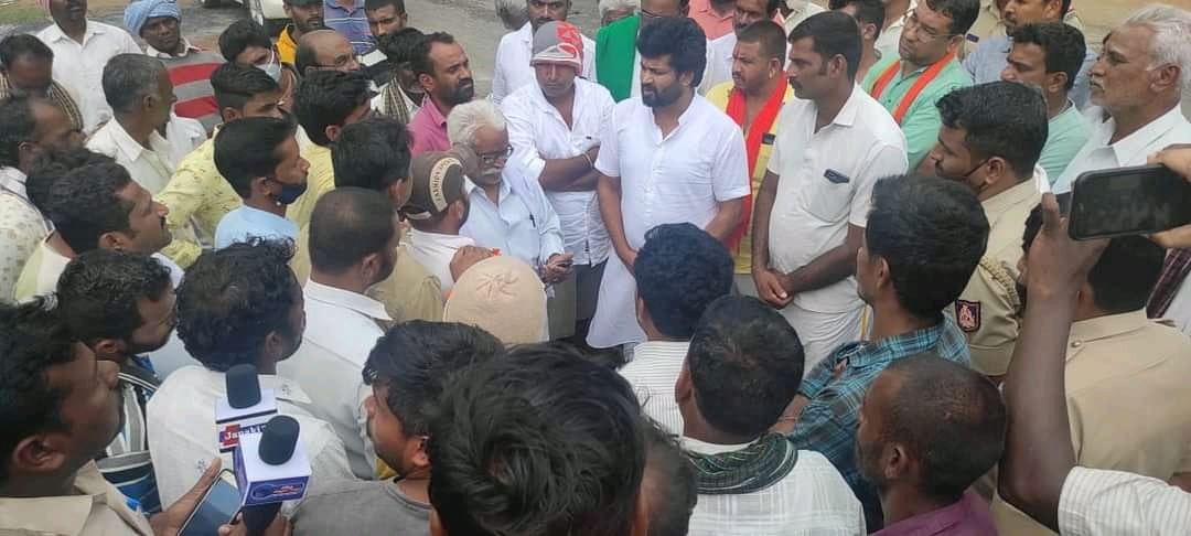 MP Pratap simha visits nanjangud mahadevappa temple