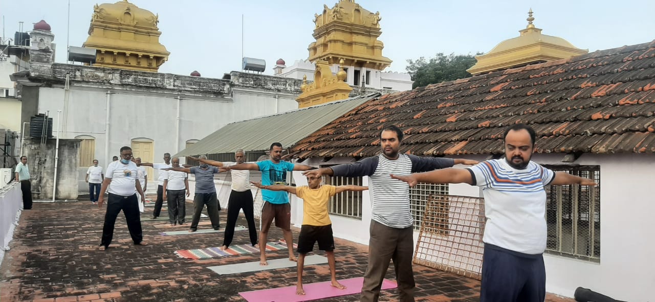 ಯೋಗ ಮಾಡಿದ ಜನ