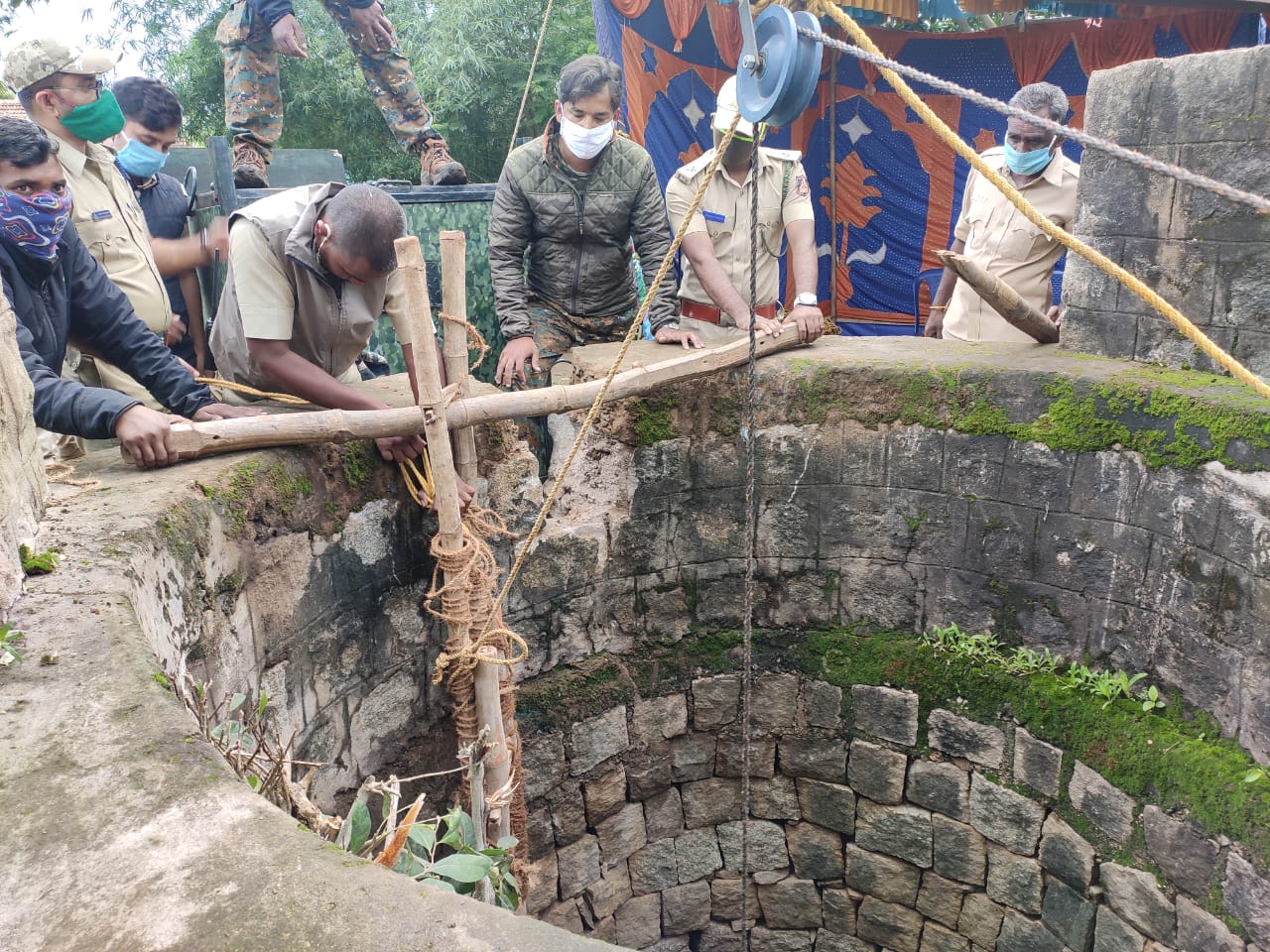 a-leopard-fell-in-ruin-well-officials-captured-it-by-the-help-of-the-cctv in mysore karnata