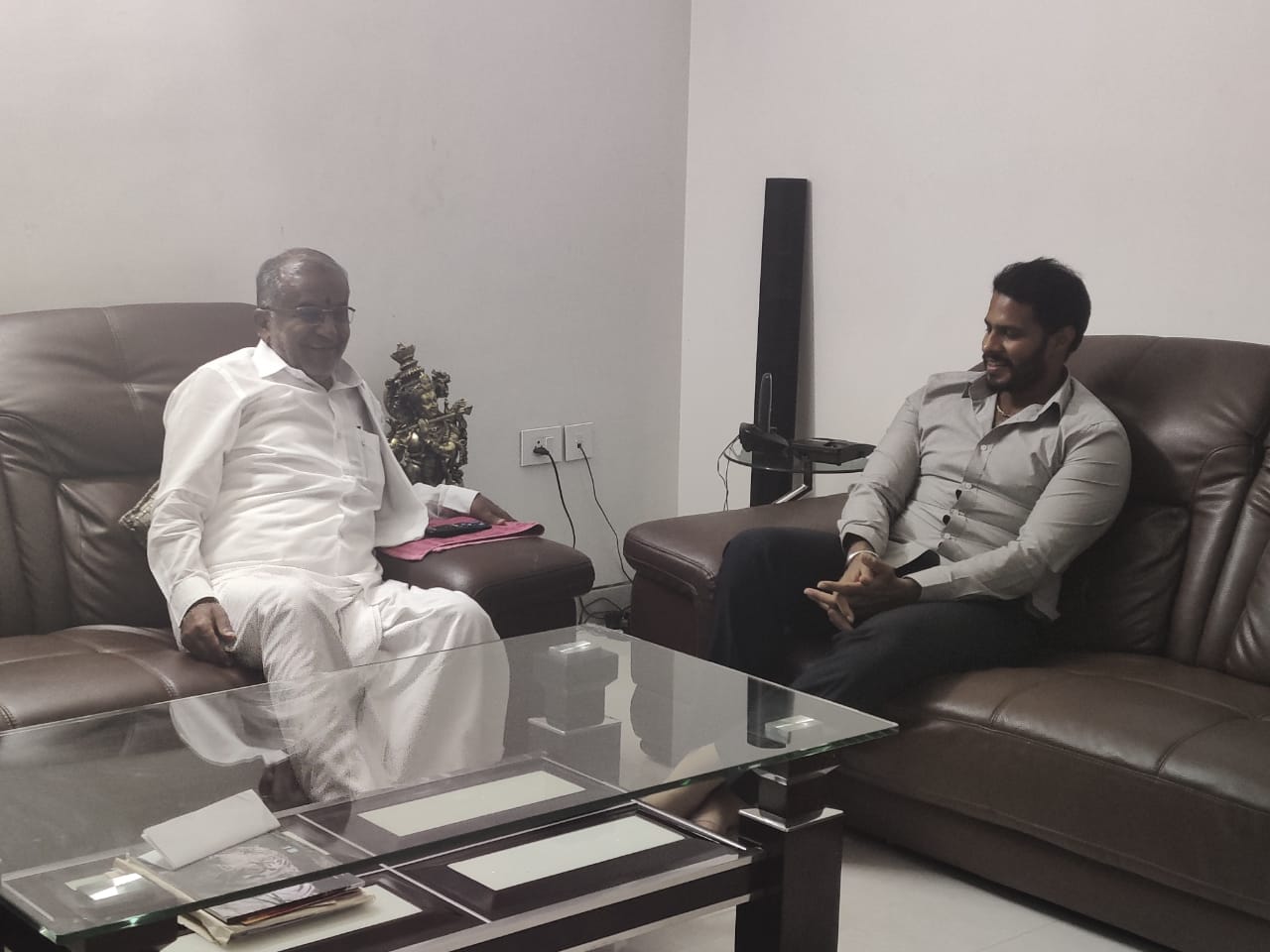 Nikhil Kumaraswamy in talks with GT Deve Gowda