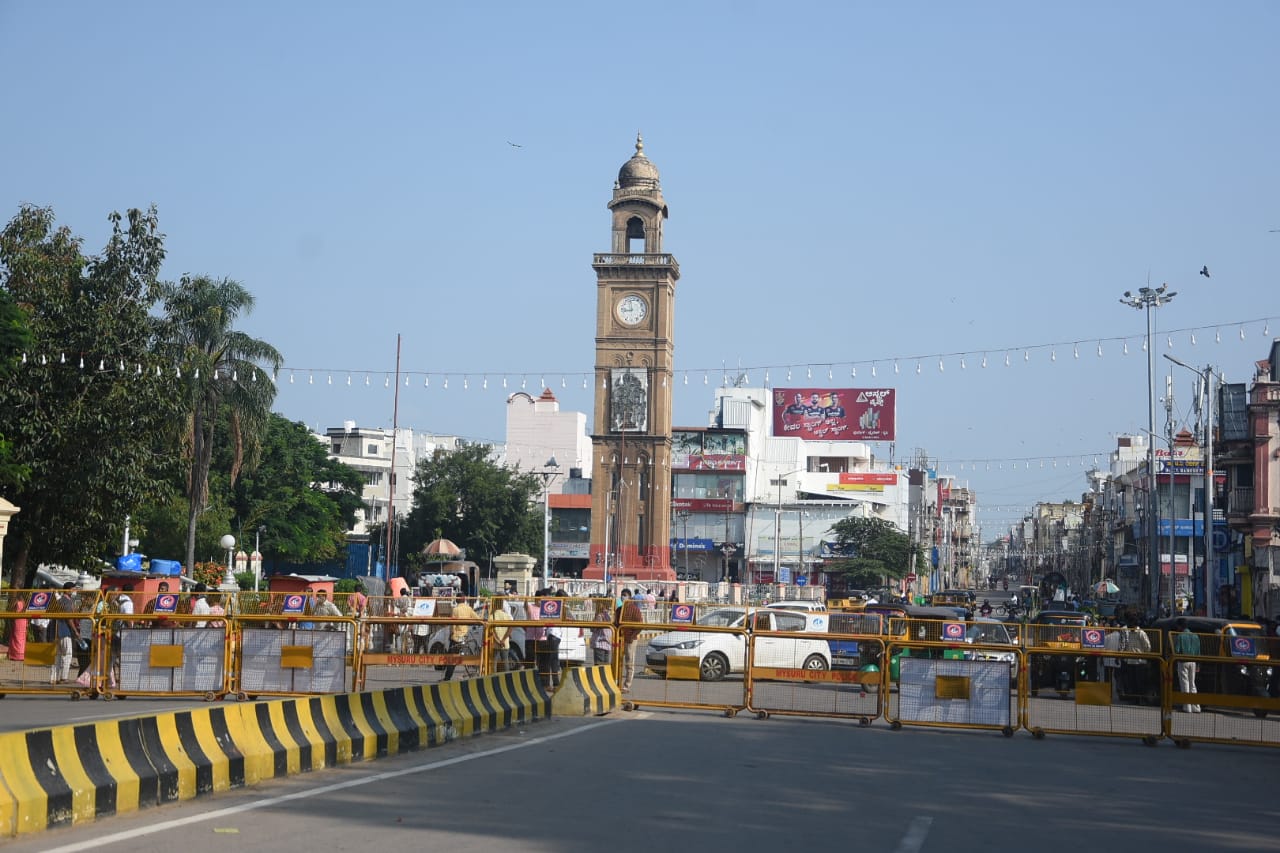 ಬಿಕೋ ಎನ್ನುತ್ತಿರುವ ಚಿಕ್ಕಗಡಿಯಾರ ರಸ್ತೆ