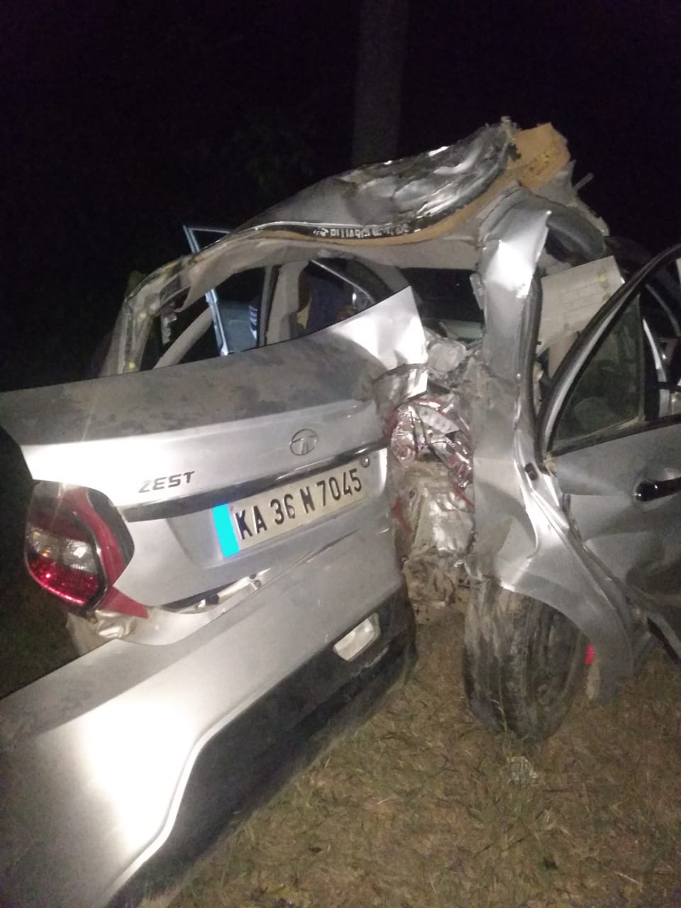 Three killed in road accident, Three killed in road accident at Raichur, Raichur road accident, Raichur road accident news, Raichur road accident latest news, ರಸ್ತೆ ಅಪಘಾತದಲ್ಲಿ ಮೂವರು ಸಾವು, ರಾಯಚೂರಿನಲ್ಲಿ ರಸ್ತೆ ಅಪಘಾತದಲ್ಲಿ ಮೂವರು ಸಾವು, ರಾಯಚೂರು ರಸ್ತೆ ಅಪಘಾತ, ರಾಯಚೂರು ರಸ್ತೆ ಅಪಘಾತ ಸುದ್ದಿ,