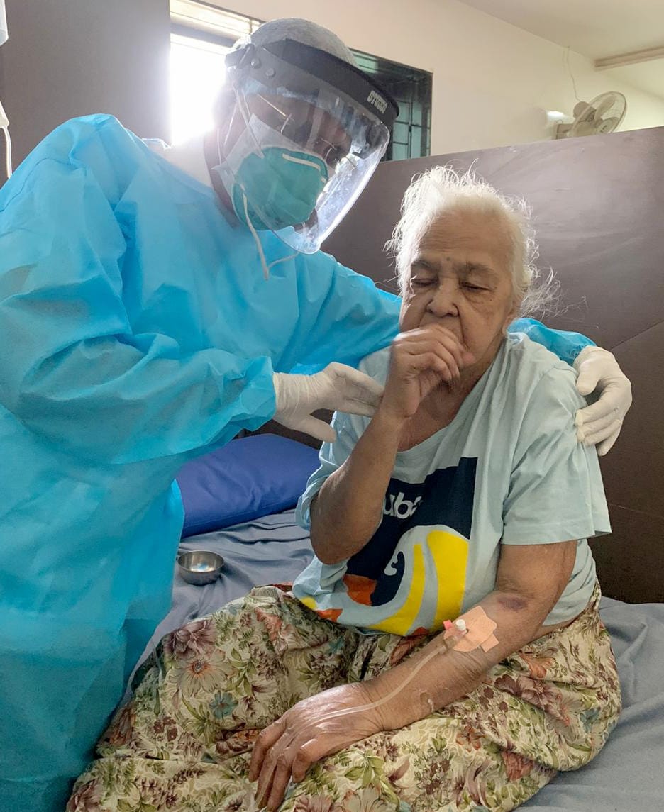 97-years-old-woman-recovers-from-corona