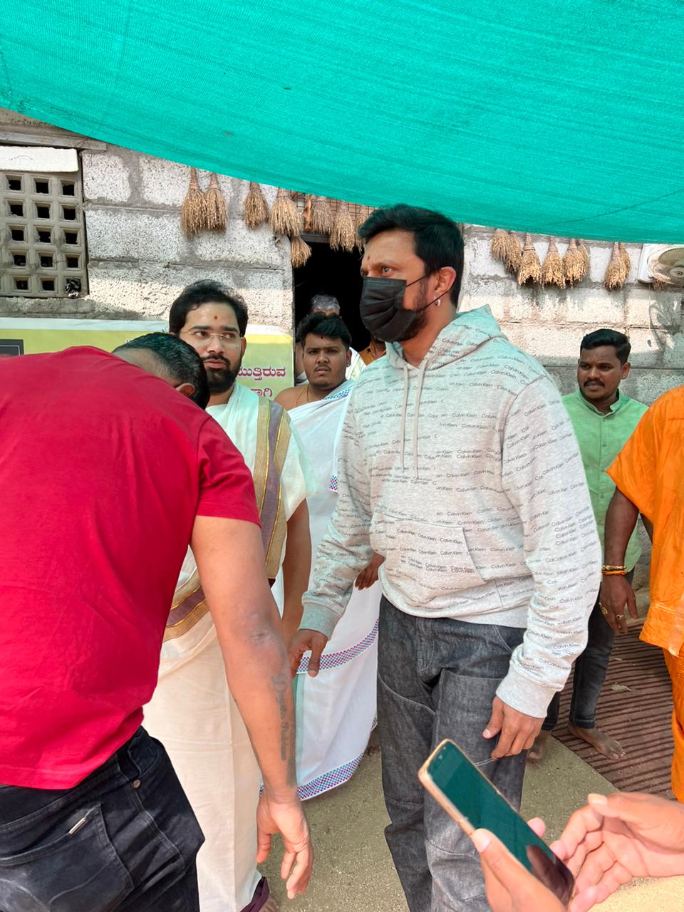 Actor Sudeep visit Anjaneya temple in Raichur