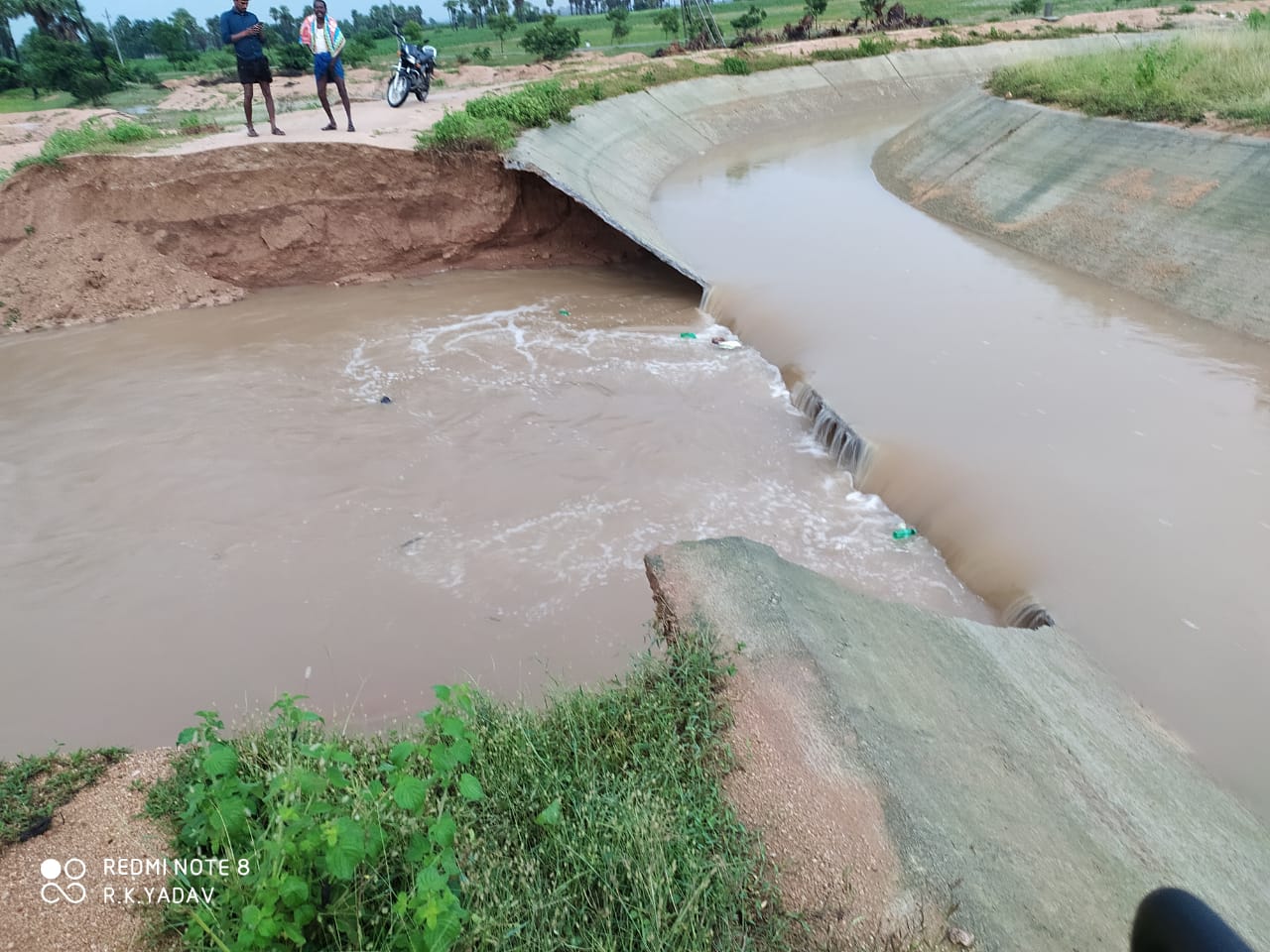 raichur-heavy-rains-flooded-the-water-causing-disaster