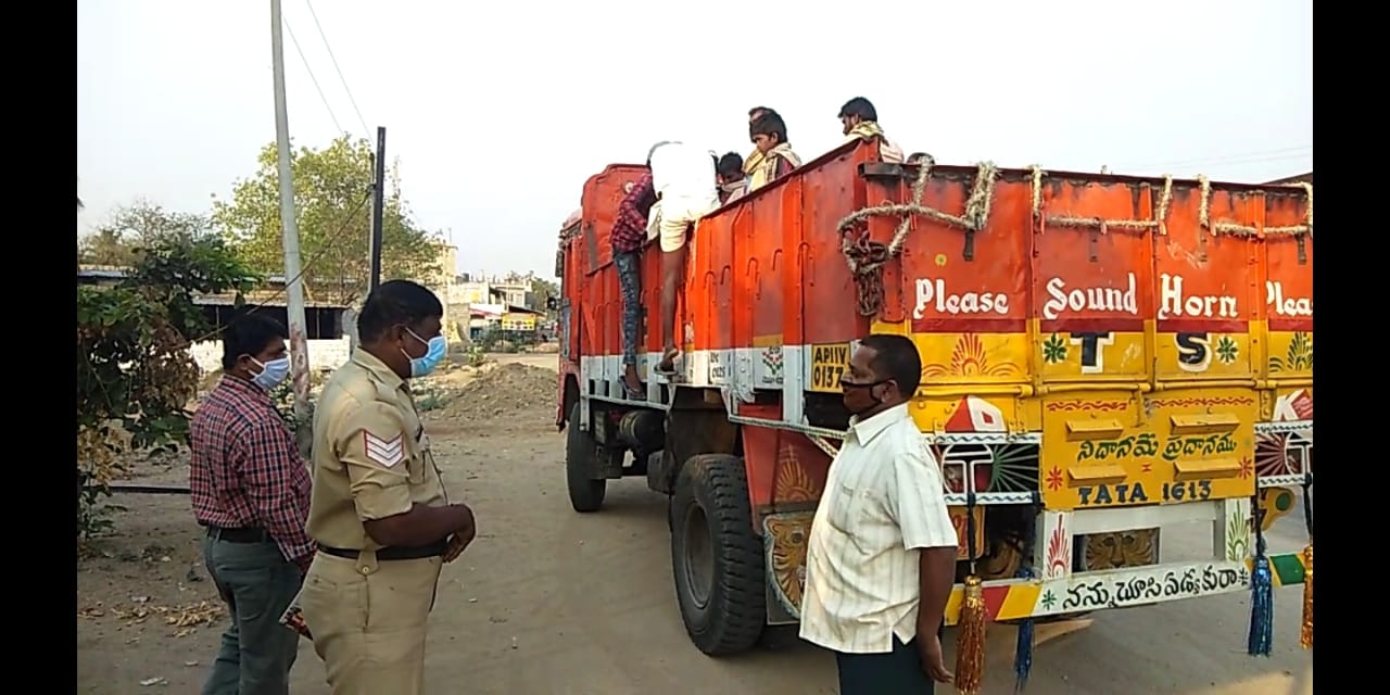 ಆಂಧ್ರ, ತೆಲಂಗಾಣ ಗಡಿಯಿಂದ ರಾಯಚೂರಿಗೆ ಬರುತ್ತಿರುವ ಜನ