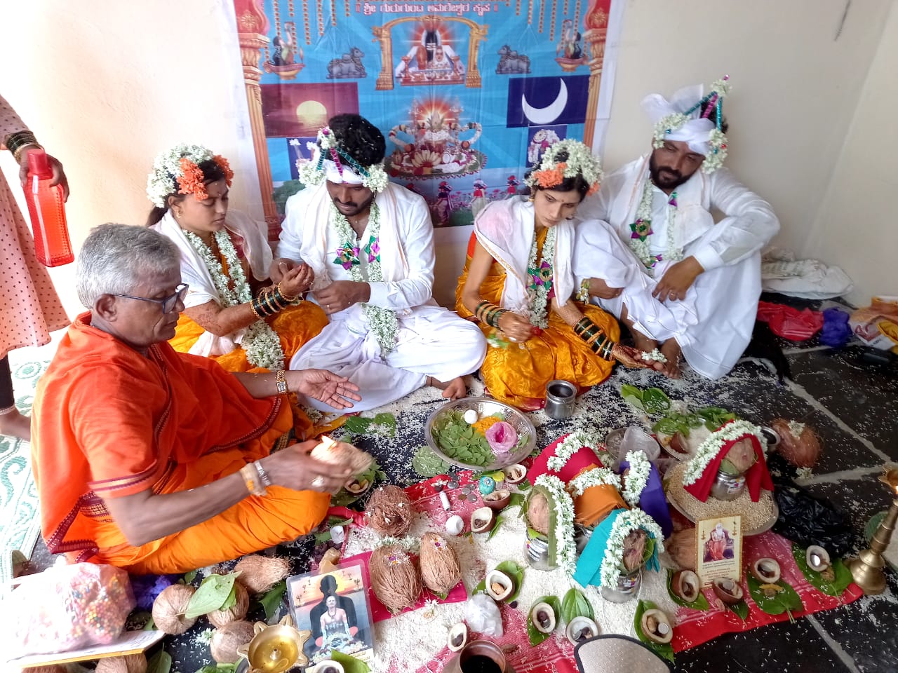 Father become priest for his daughter's wedding in Karnataka