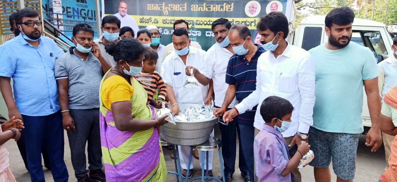 JDS operatives distributed 1 lakh mask in Ramnagar