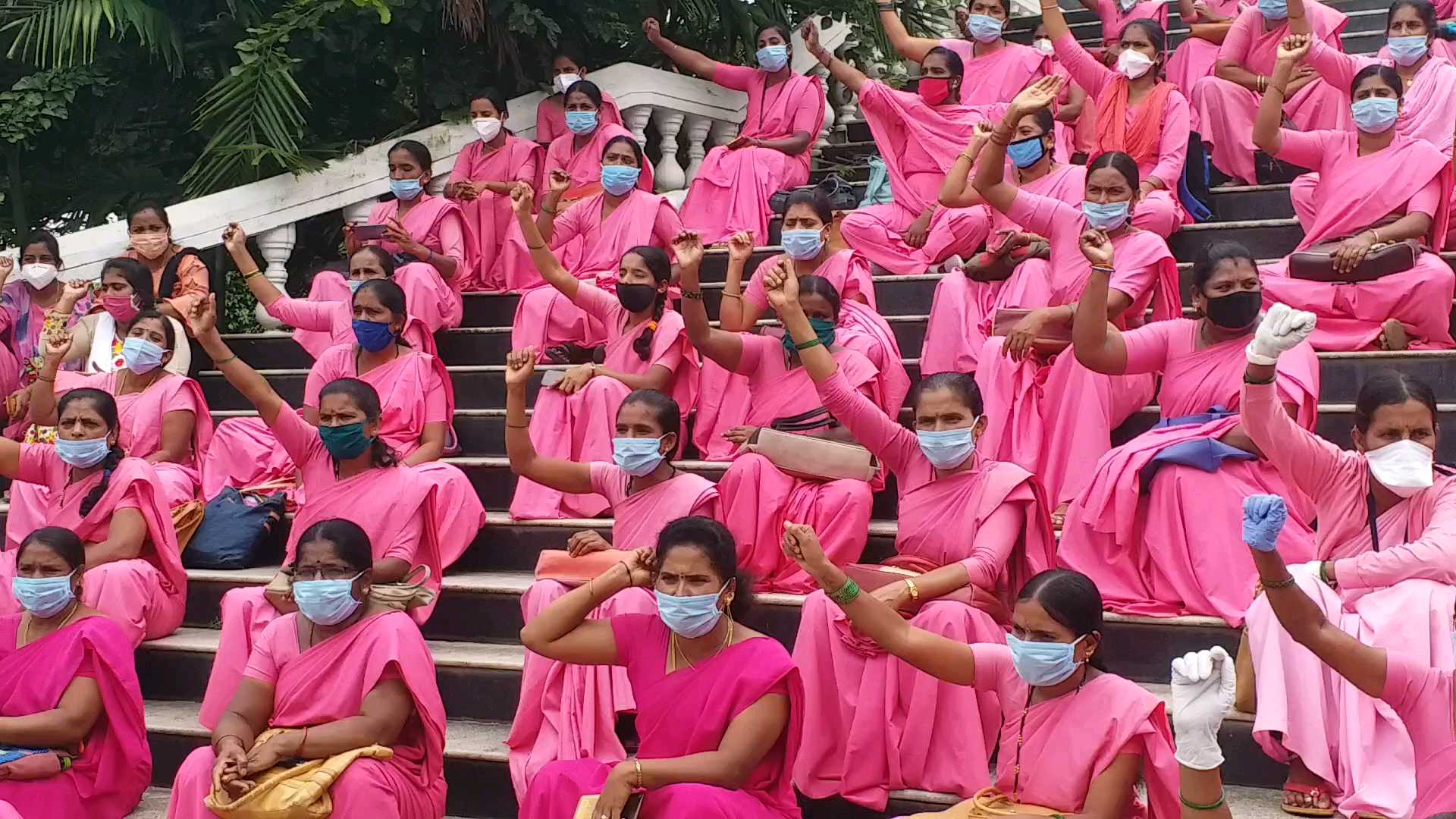 protest by asha workers