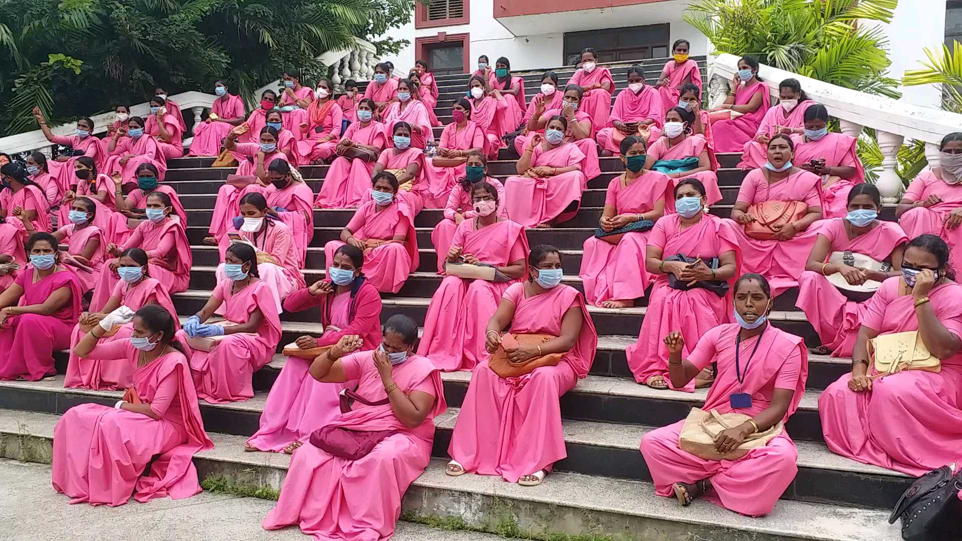 protest by asha workers