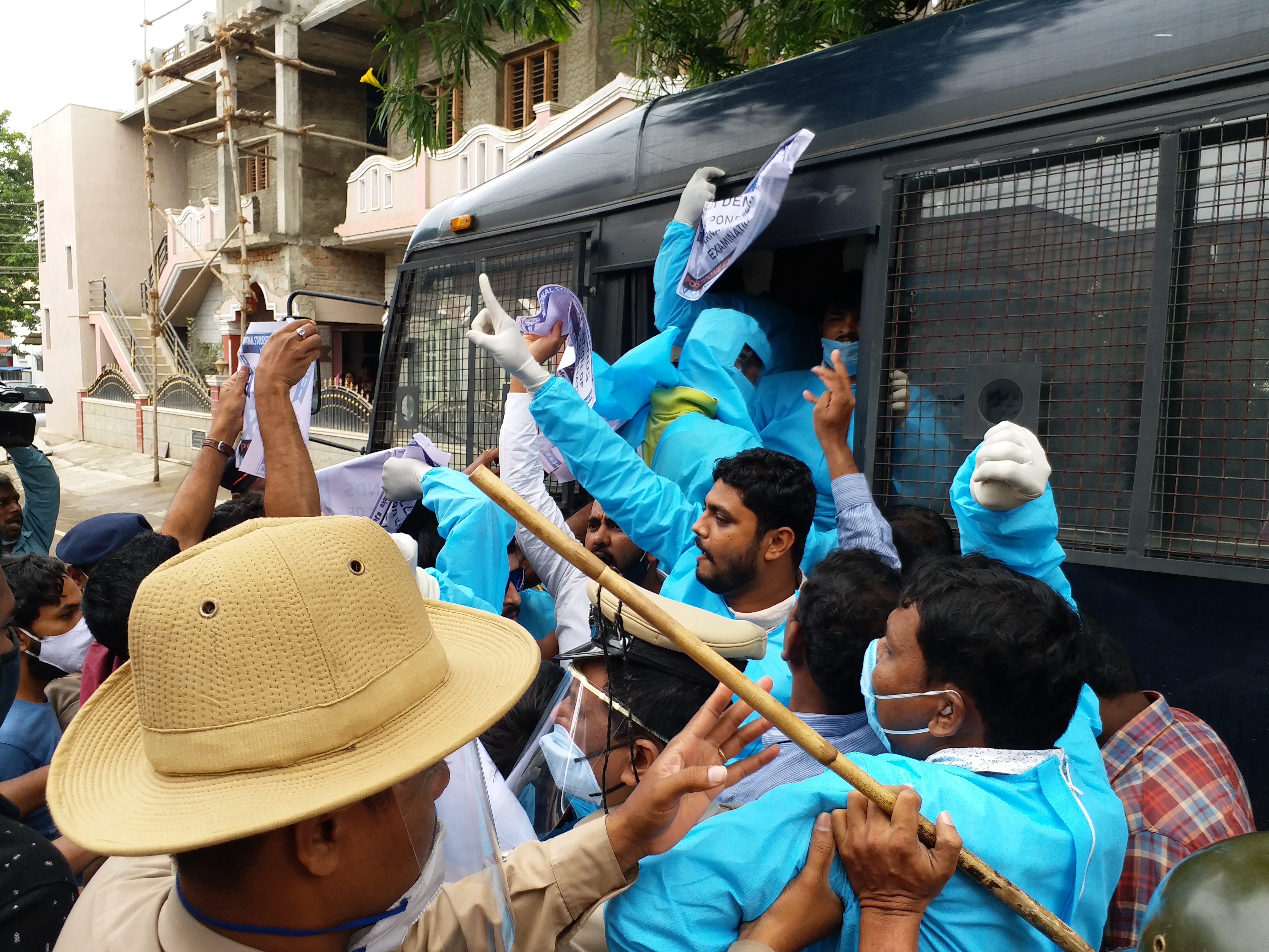 NSUI activists besieging CM's home