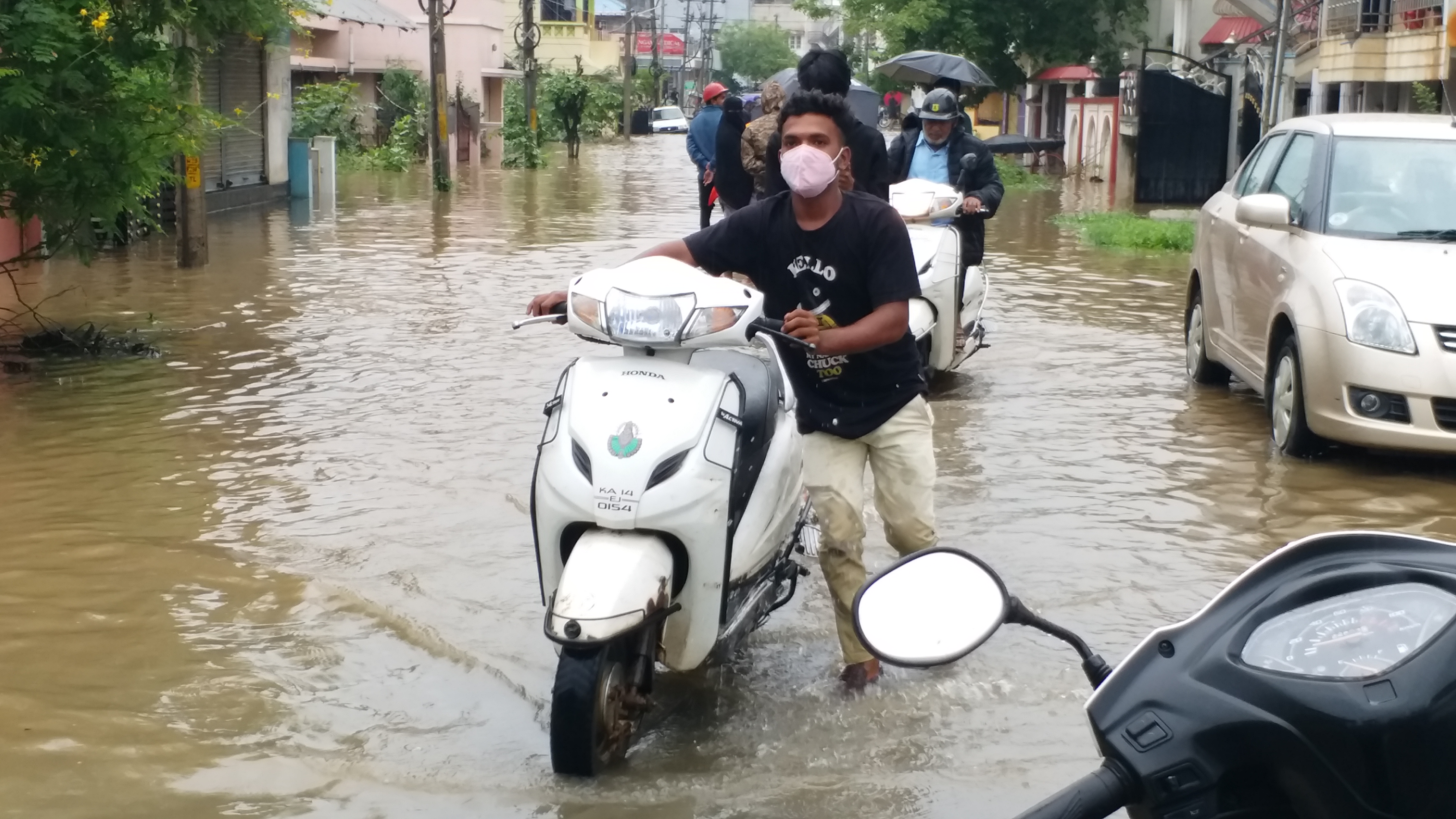 people-facing-problems-due-to-heavy-rain-in-shivamogga