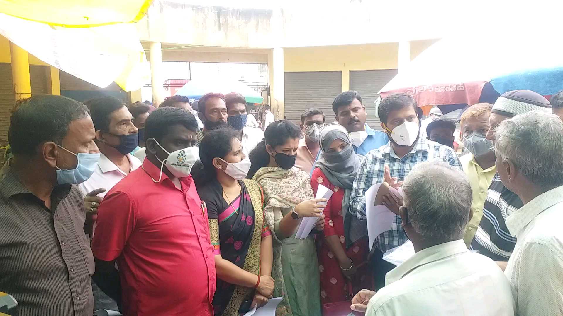 Shivamogga Palike members Visit Fish Market