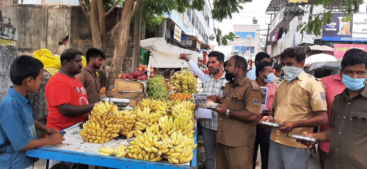 Innovative protest by KSRTC employees to begging