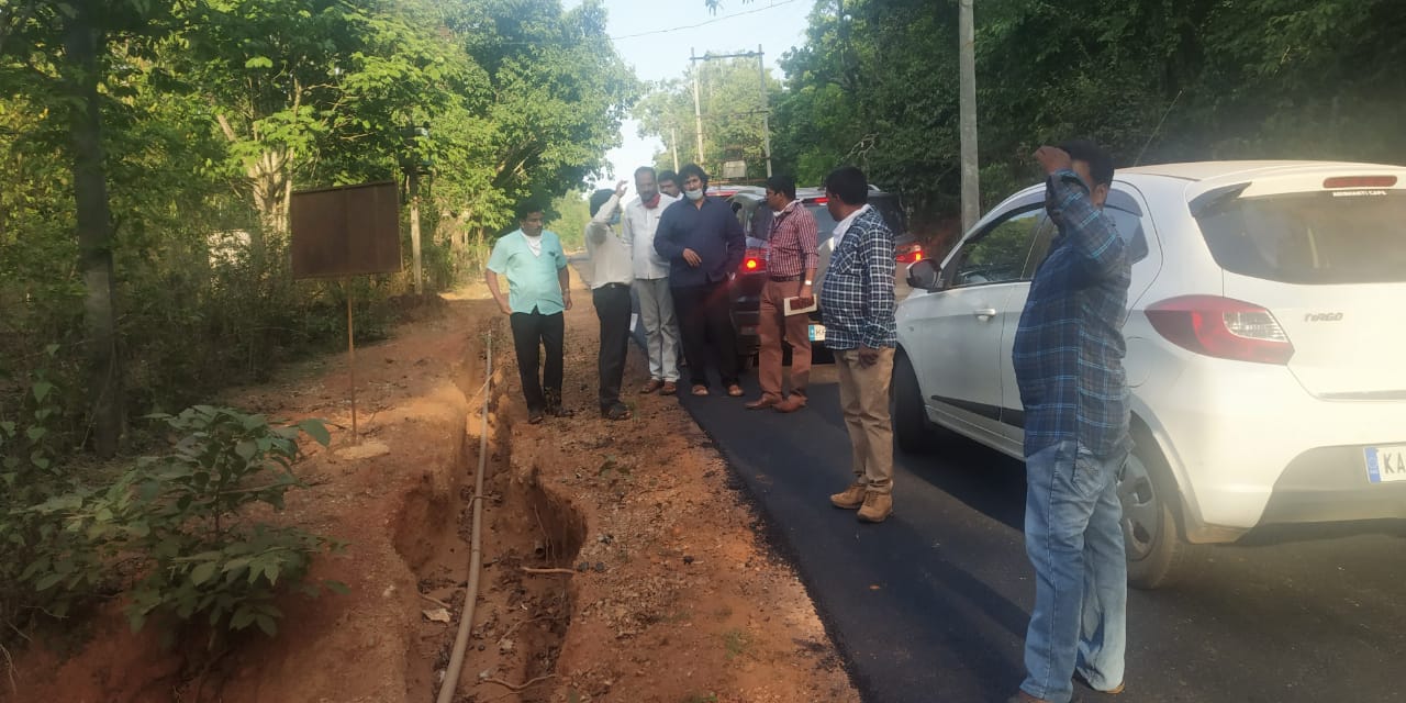 Mla Kumara Bangarappa watched the road works in soraba