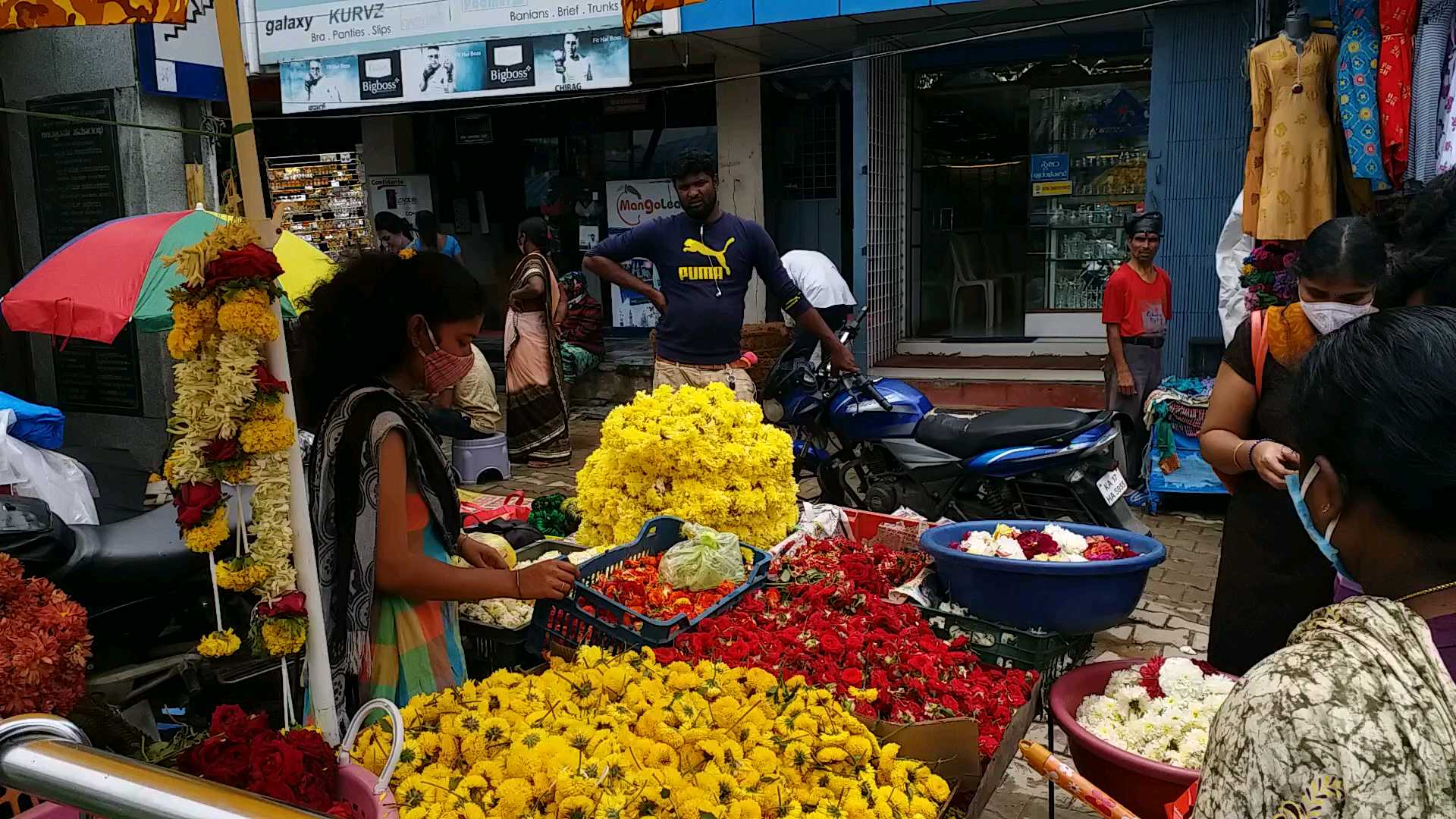 Shivamogga market full in between corona