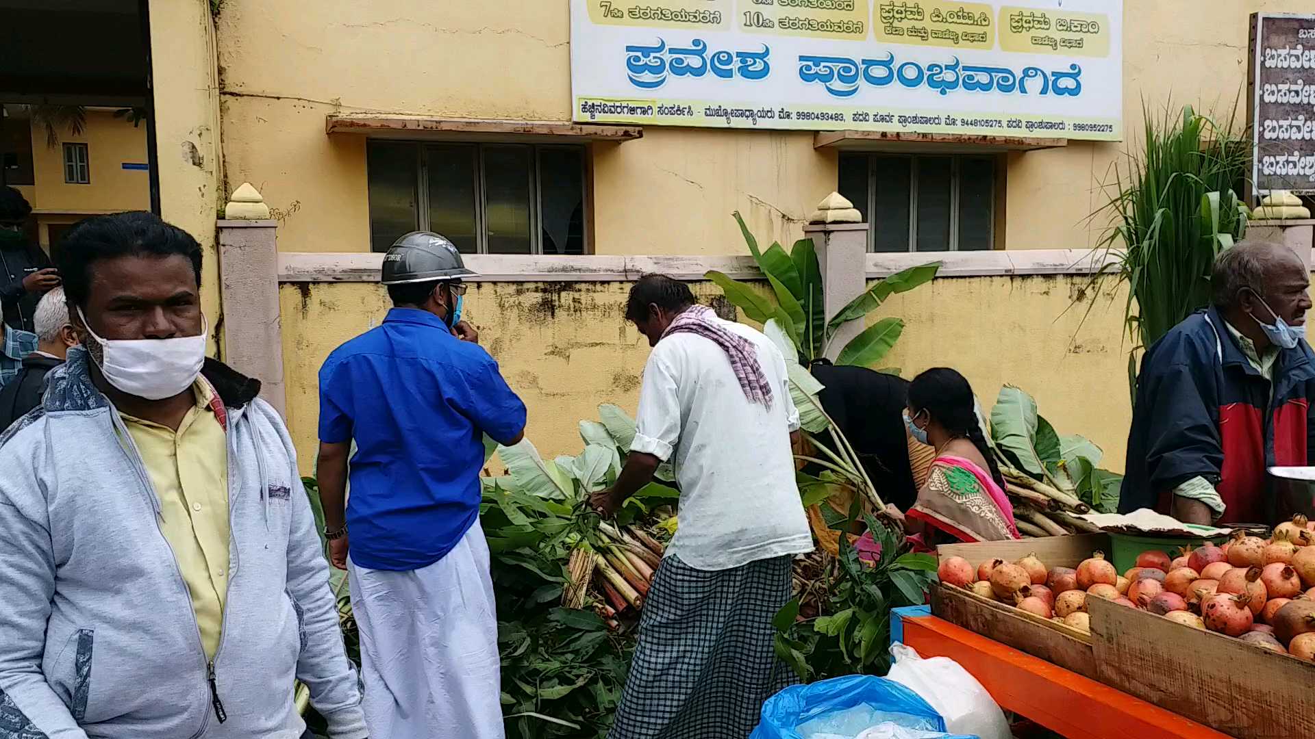 Shivamogga market full in between corona