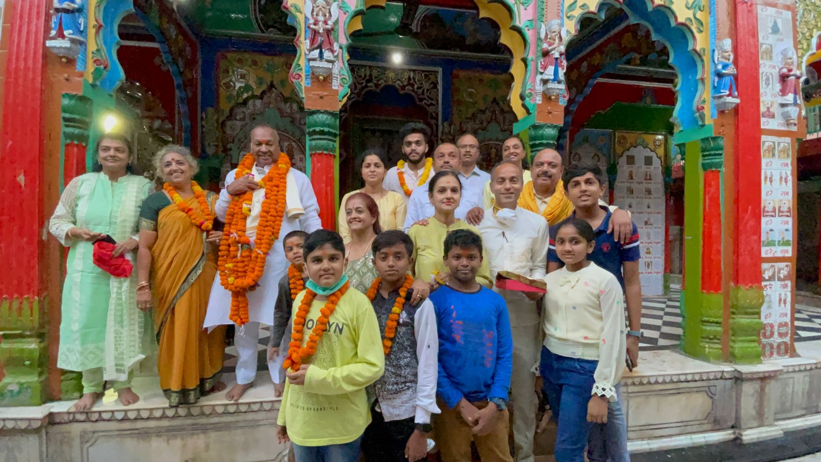 Minister Ishwarappa visits Ayodhya Srirama Mandir with family