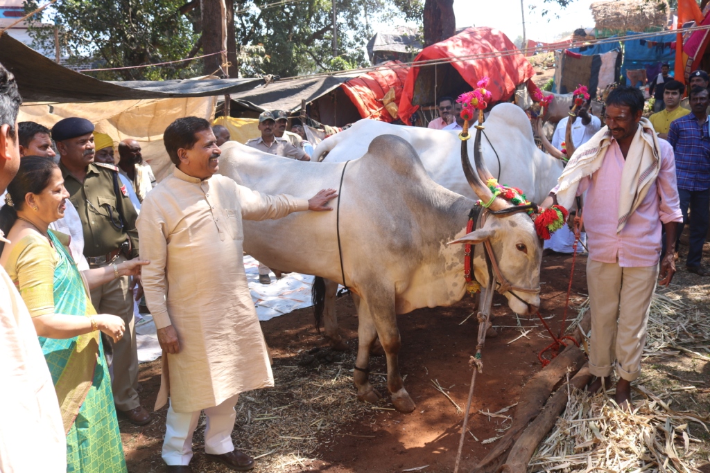 Suresh Angady and family members visited Channakeshwara temple in Uluviya