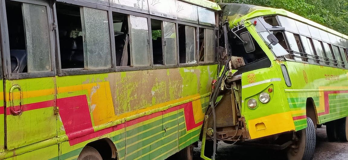 Two buses and tata bolero van colloid: 1 dead, 10 injured